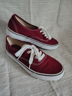 Airwalk Maroon Canvas Lace-Up Sneakers Women's Size 6.5 Casual Shoes